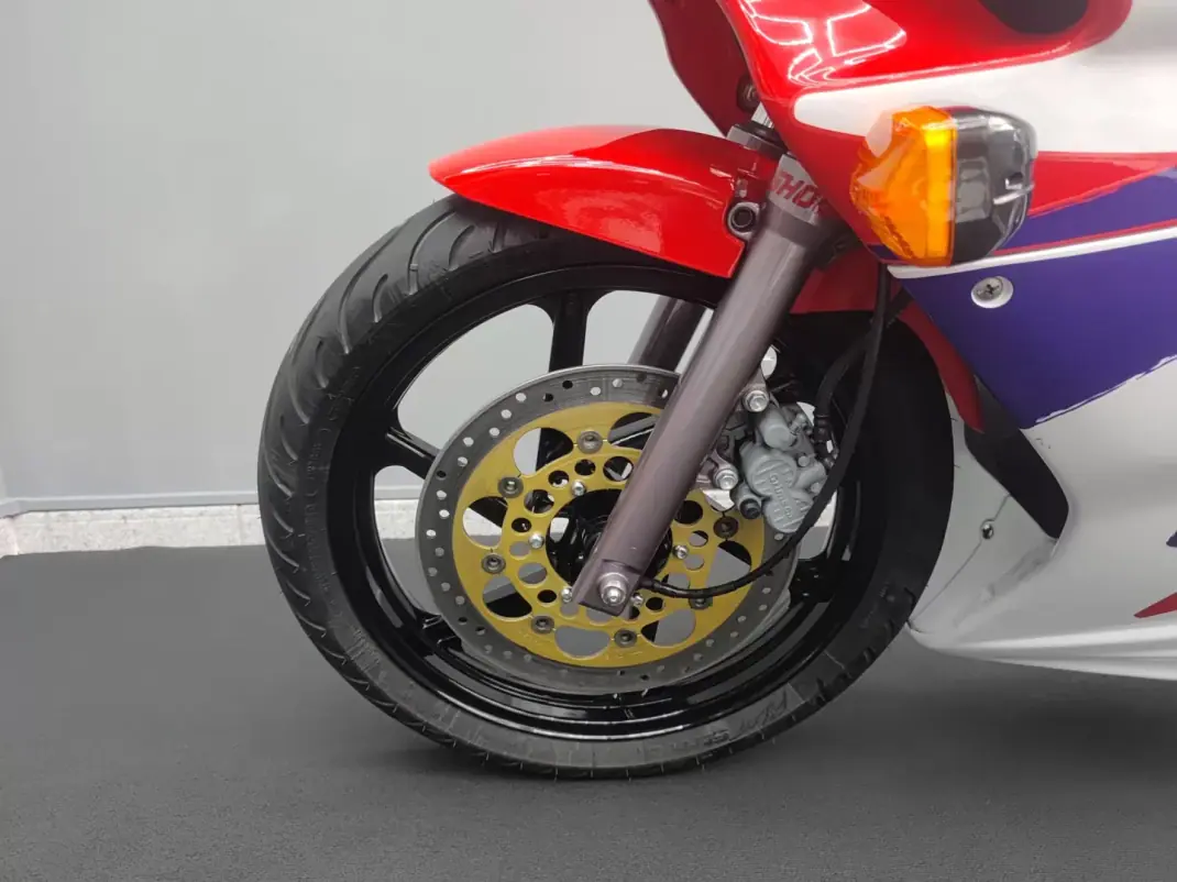 Honda NSR 50R 1998 - 7400 EUR, 26000 km - AUTO.MOTO.pt - 26000km - foto 16 de 26