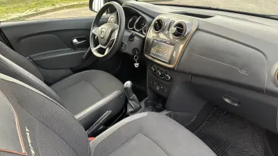 Dacia Sandero 2017 - 9750 EUR, 76000 km - AUTO.MOTO.pt - 76000km - foto 9 de 12