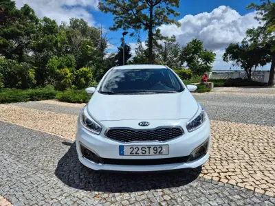 Kia Ceed 2017 - 13250 EUR, 92215 km - AUTO.MOTO.pt - 92215km - foto 2 de 23