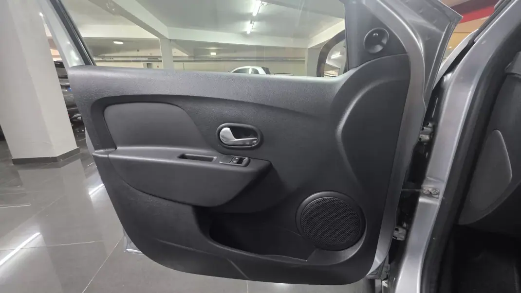 Dacia Sandero 2021 - 13990 EUR, 34000 km - AUTO.MOTO.pt - 34000km - foto 4 de 21