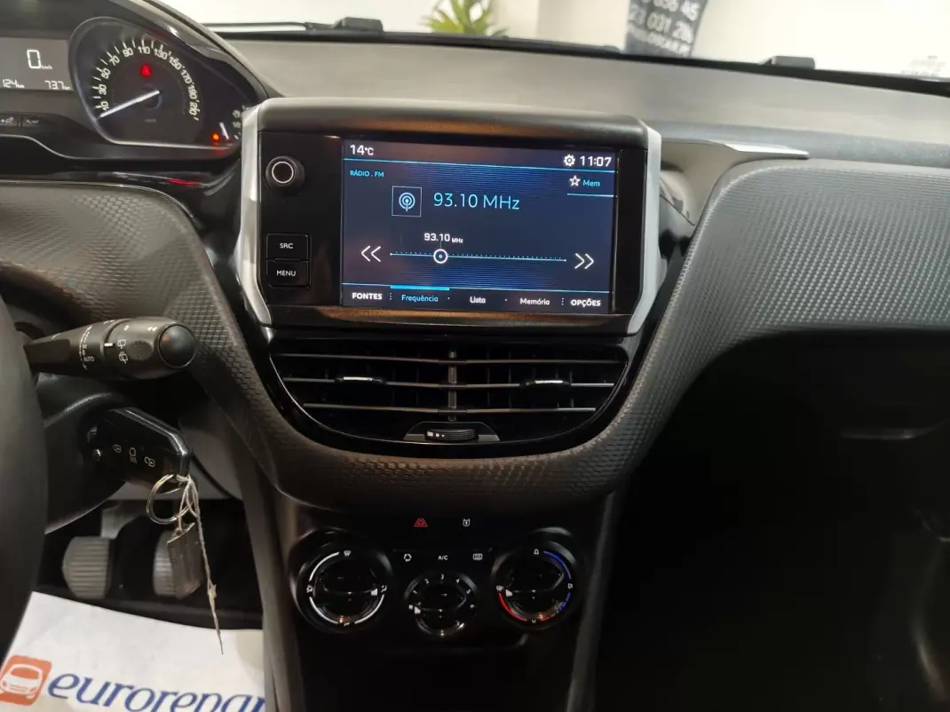 Peugeot 208 2018 - 9850 EUR, 48000 km - AUTO.MOTO.pt - 48000km - foto 12 de 23