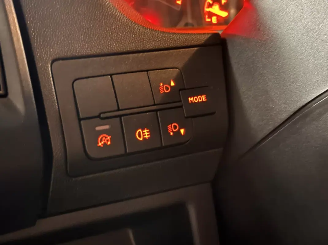 Peugeot Partner L2 caixa automática 130cv 2022 - 16990 EUR, 170100 km - AUTO.MOTO.pt - 170100km - foto 16 de 26