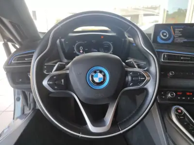 BMW i8 2017 - 65500 EUR, 96600 km - AUTO.MOTO.pt - 96600km - foto 27 de 38