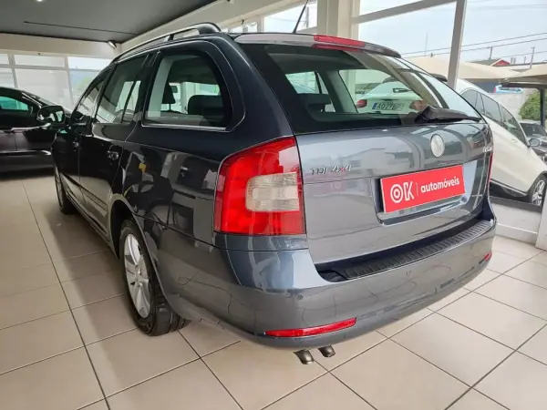 Skoda Octavia Break 2010 - 6650 EUR, 252000 km - AUTO.MOTO.pt - 252000km - foto 7 de 31