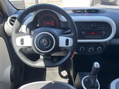 Renault Twingo 2017 - 7750 EUR, 136000 km - AUTO.MOTO.pt - 136000km - foto 9 de 13