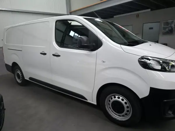 Toyota PROACE 2.0 D-4D Cool 6 Lug. 2022 - 22980 EUR, 41707 km - AUTO.MOTO.pt - 41707km - foto 13 de 17