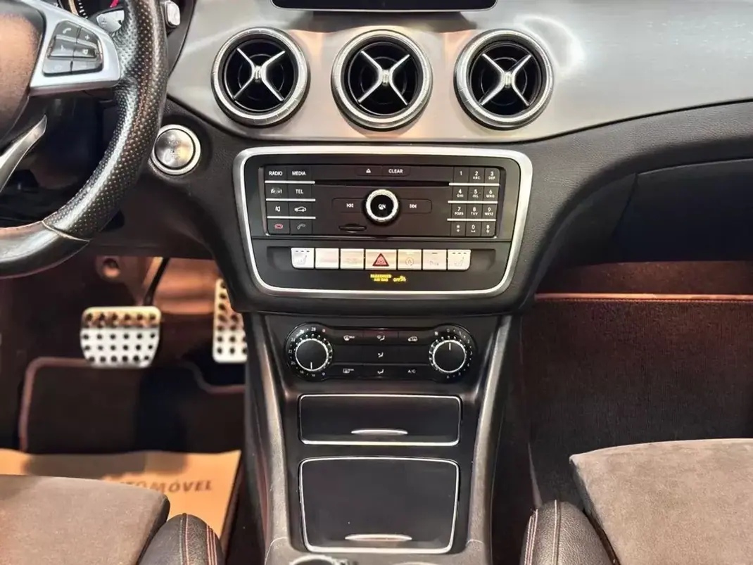 Mercedes-Benz CLA 180 2018 - 19950 EUR, 138000 km - AUTO.MOTO.pt - 138000km - foto 26 de 60