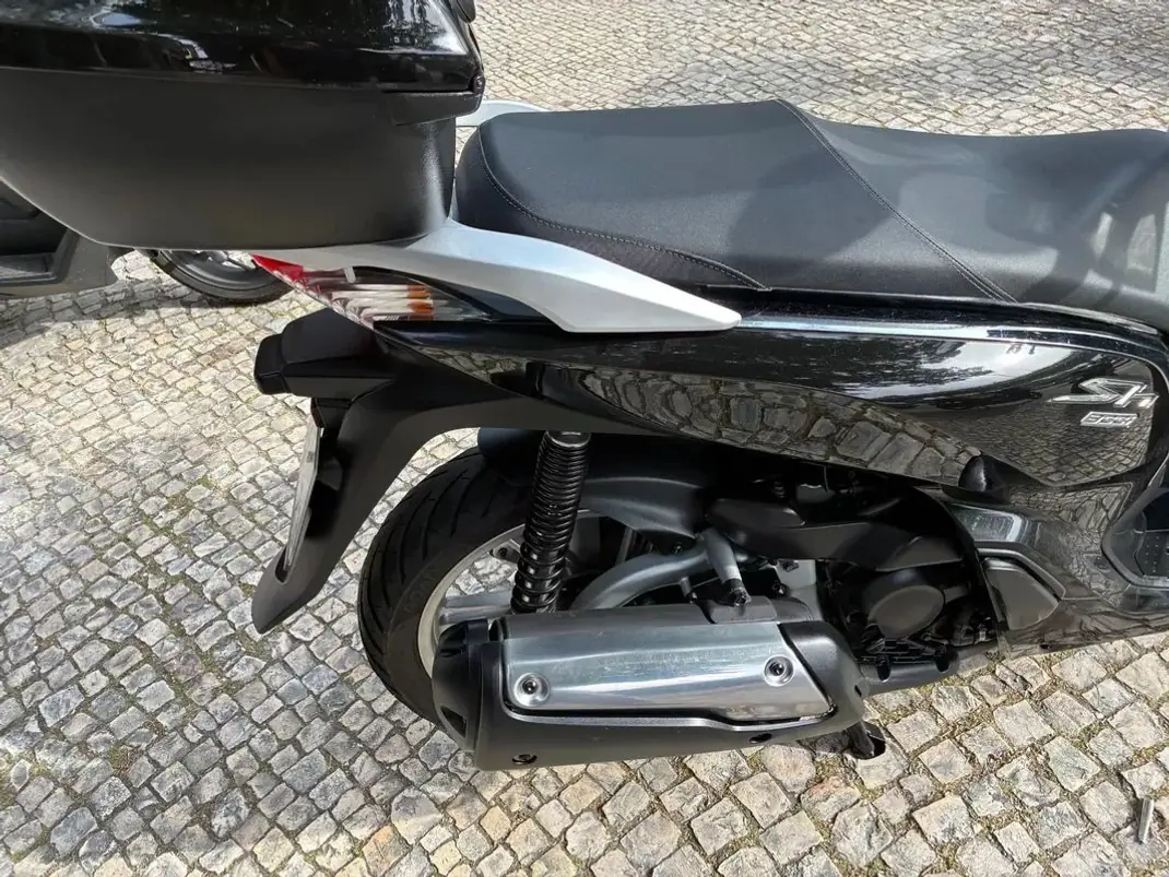 Honda SH 150i 2018 - 2950 EUR, 52726 km - AUTO.MOTO.pt - 52726km - foto 8 de 16