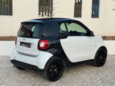 Smart ForTwo Coupé 2019 - 12750 EUR, 70000 km - AUTO.MOTO.pt - 70000km - foto 8 de 27