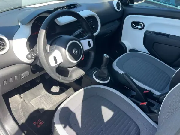 Renault Twingo 2017 - 7750 EUR, 136000 km - AUTO.MOTO.pt - 136000km - foto 6 de 13