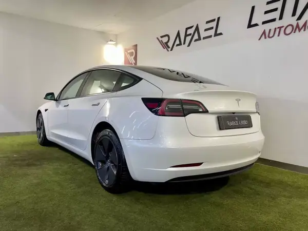 Tesla Model 3 2023 - 29750 EUR, 68000 km - AUTO.MOTO.pt - 68000km - foto 10 de 44