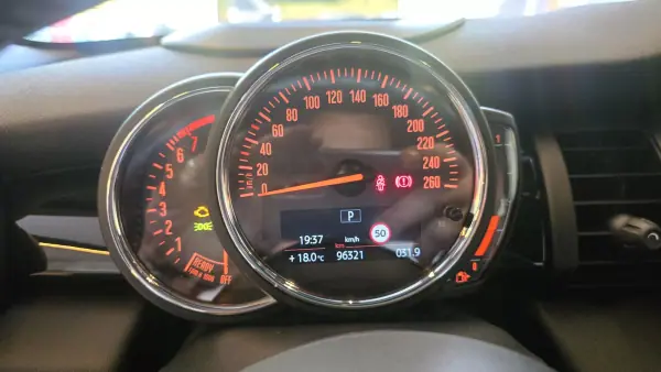 MINI Cooper 2019 - 25500 EUR, 96321 km - AUTO.MOTO.pt - 96321km - foto 42 de 53