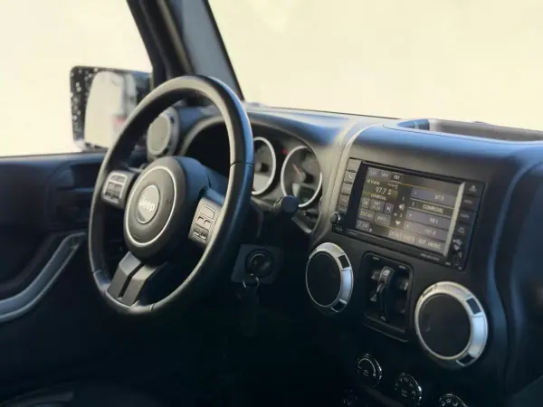 Jeep Wrangler Unlimited 2018 - 49900 EUR, 70780 km - 70780km - foto 13 de 16
