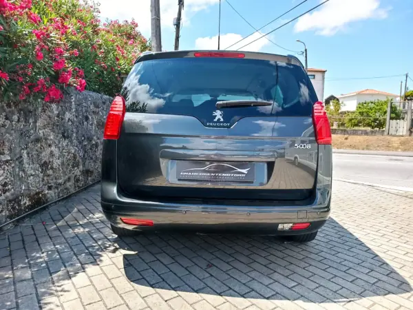 Peugeot 5008 2014 - 5950 EUR, 420000 km - AUTO.MOTO.pt - 420000km - foto 6 de 16