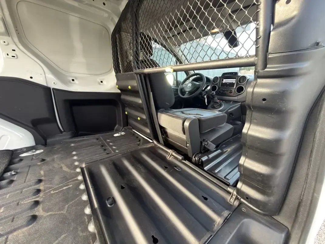 Citroën BERLINGO 1.6hdi 3L AUTOMATICA 2017 - 9950 EUR, 219000 km - AUTO.MOTO.pt - 219000km - foto 16 de 23