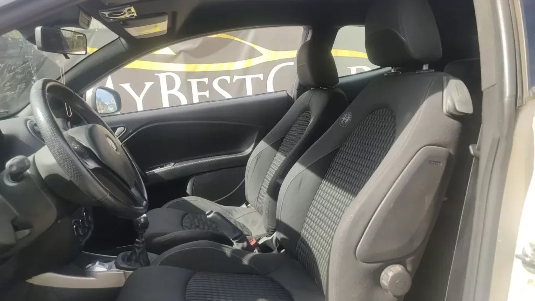 Alfa Romeo MiTo 2010 - 9900 EUR, 136403 km - AUTO.MOTO.pt - 136403km - foto 6 de 9