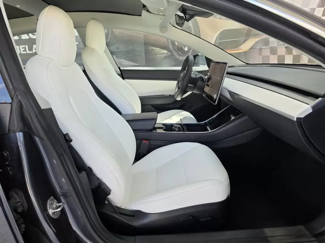 Tesla Model 3 2020 - 23900 EUR, 133000 km - AUTO.MOTO.pt - 133000km - foto 9 de 17