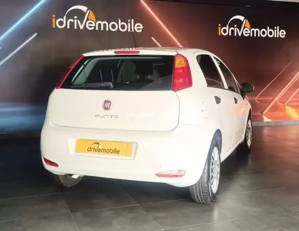 Fiat Punto 2016 - 7990 EUR, 141635 km - AUTO.MOTO.pt - 141635km - foto 11 de 15
