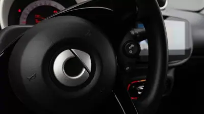 Smart Fortwo Cabrio 2017 - 11200 EUR, 73000 km - AUTO.MOTO.pt - 73000km - foto 17 de 23