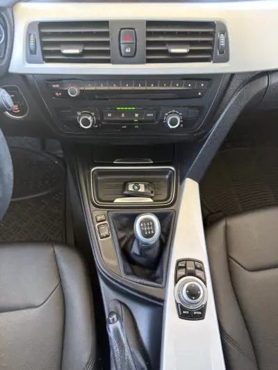 BMW 318 2013 - 13500 EUR, 239000 km - AUTO.MOTO.pt - 239000km - foto 20 de 22