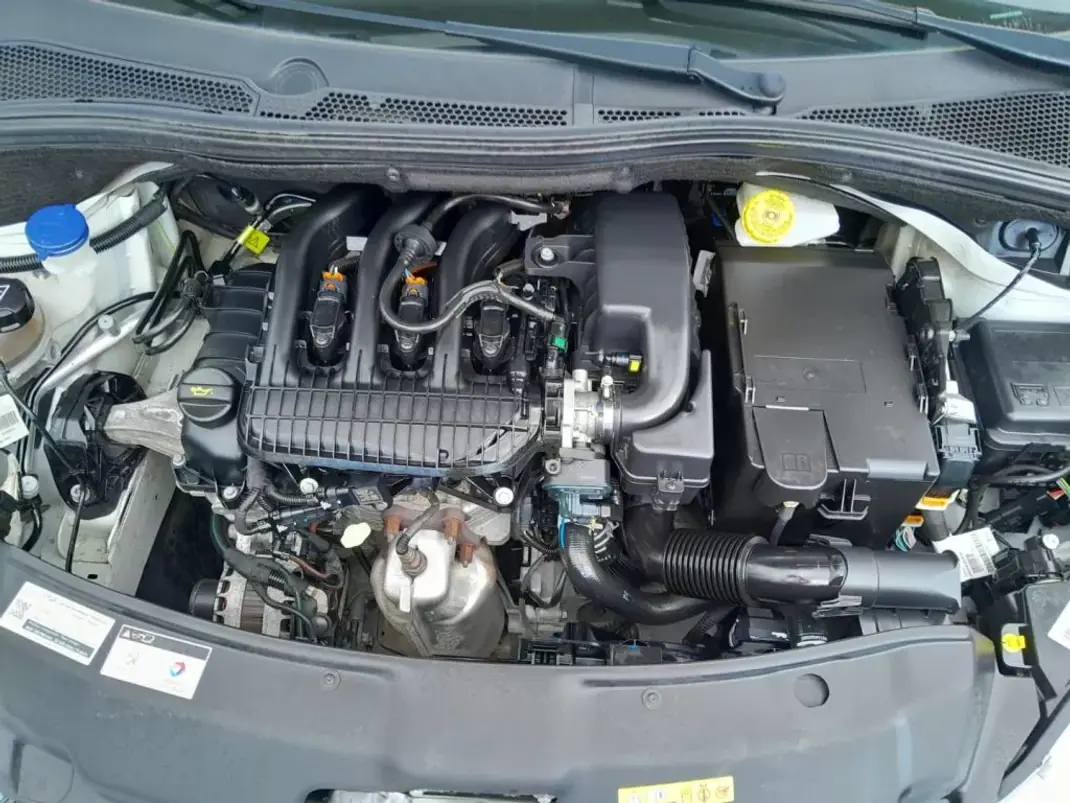 Peugeot 208 2019 - 13900 EUR, 89145 km - AUTO.MOTO.pt - 89145km - foto 5 de 11