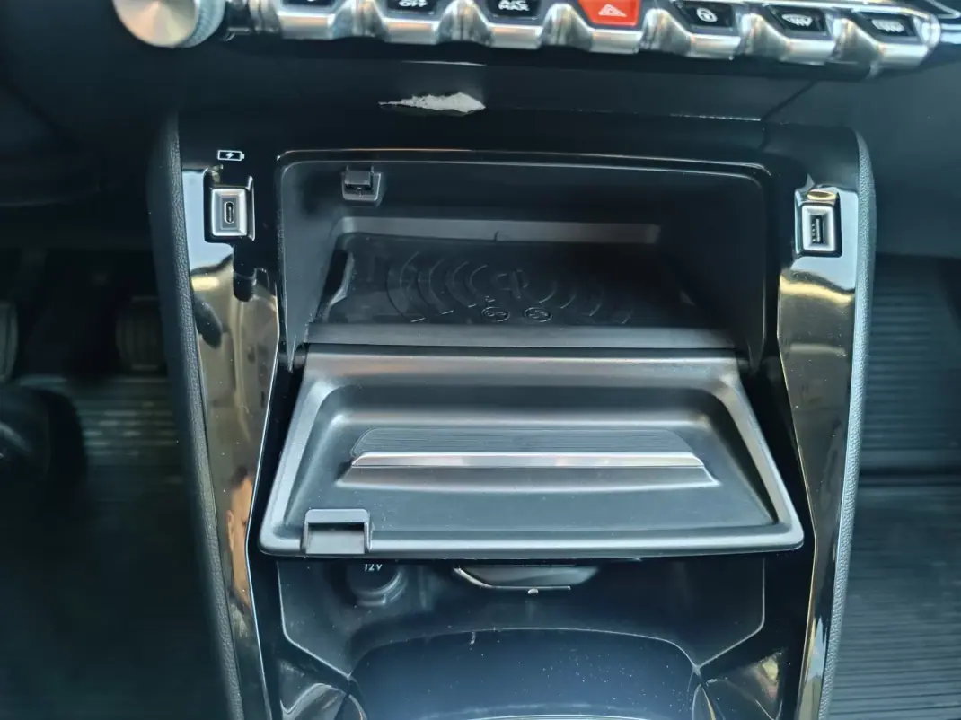 Peugeot 2008 2021 - 18990 EUR, 186919 km - AUTO.MOTO.pt - 186919km - foto 20 de 37