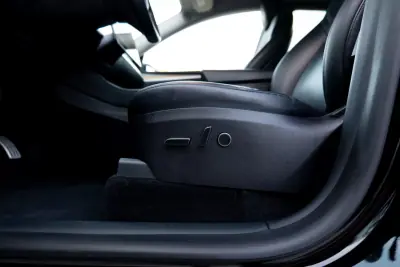 Tesla Model Y 2022 - 38900 EUR, 54000 km - AUTO.MOTO.pt - 54000km - foto 15 de 23