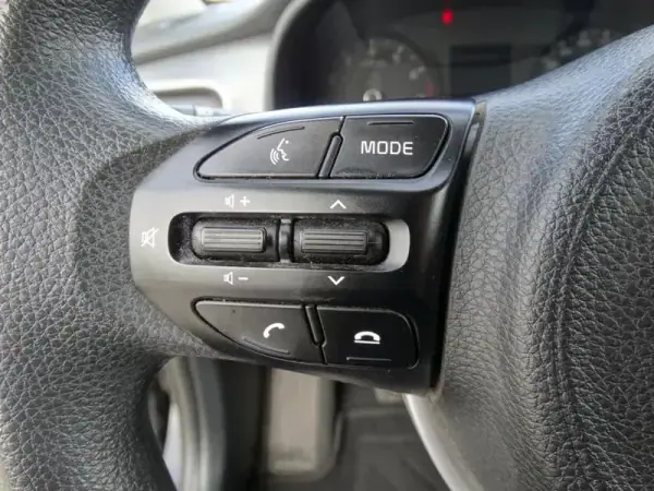 Kia Stonic 2021 - 13500 EUR, 59472 km - AUTO.MOTO.pt - 59472km - foto 6 de 25