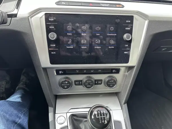 Volkswagen Passat Variant 2018 - 17900 EUR, 143500 km - AUTO.MOTO.pt - 143500km - foto 10 de 20