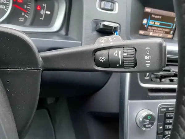 Volvo V60 2017 - 17900 EUR, 165010 km - AUTO.MOTO.pt - 165010km - foto 13 de 23