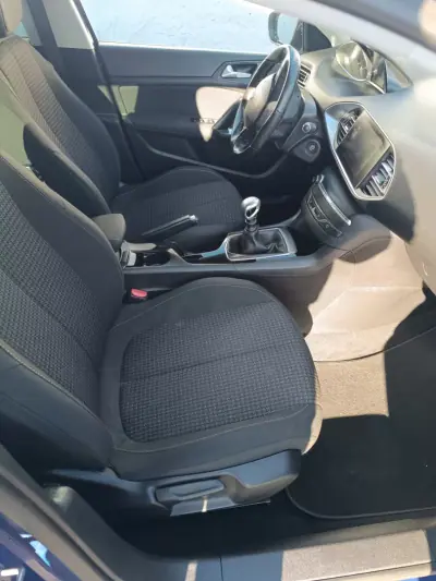 Peugeot 308 2018 - 12900 EUR, 219000 km - AUTO.MOTO.pt - 219000km - foto 22 de 23