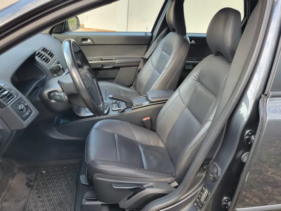 Volvo V50 2012 - 8950 EUR, 155400 km - AUTO.MOTO.pt - 155400km - foto 10 de 27