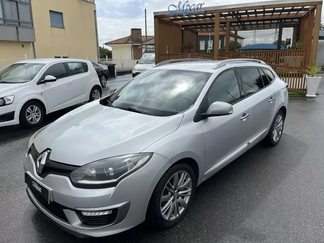 Renault Mégane Sport Tourer 2014 - 7750 EUR, 250000 km - AUTO.MOTO.pt - 250000km - foto 42 de 47