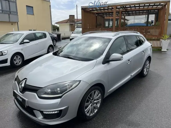 Renault Mégane Sport Tourer 2014 - 7750 EUR, 250000 km - AUTO.MOTO.pt - 250000km - foto 42 de 47
