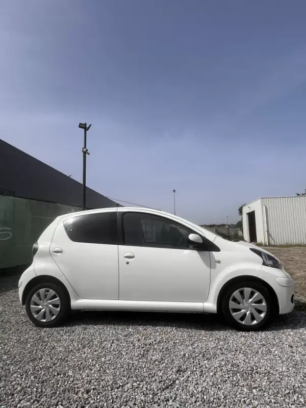 Toyota Aygo 2011 - 7000 EUR, 114200 km - AUTO.MOTO.pt - 114200km - foto 3 de 16