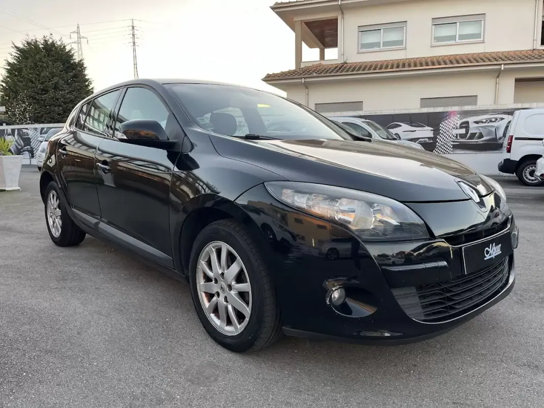 Renault Mégane 2011 - 6750 EUR, 234000 km - AUTO.MOTO.pt - 234000km - foto 3 de 34