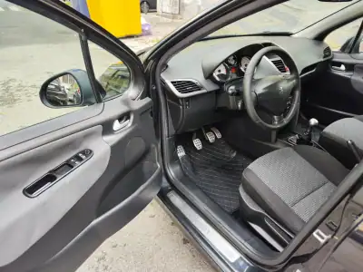 Peugeot 207 2011 - 5480 EUR, 219000 km - AUTO.MOTO.pt - 219000km - foto 28 de 38