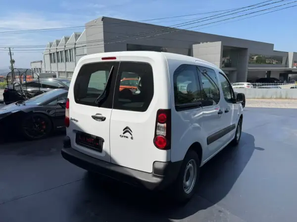 Citroën Berlingo 2017 - 9900 EUR, 259403 km - AUTO.MOTO.pt - 259403km - foto 3 de 9