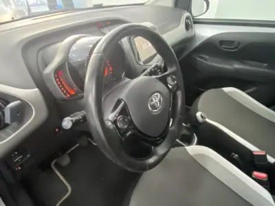 Toyota Aygo 2015 - 9850 EUR, 116267 km - AUTO.MOTO.pt - 116267km - foto 14 de 34