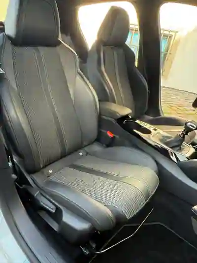 Peugeot 208 2020 - 18000 EUR, 73100 km - AUTO.MOTO.pt - 73100km - foto 10 de 11