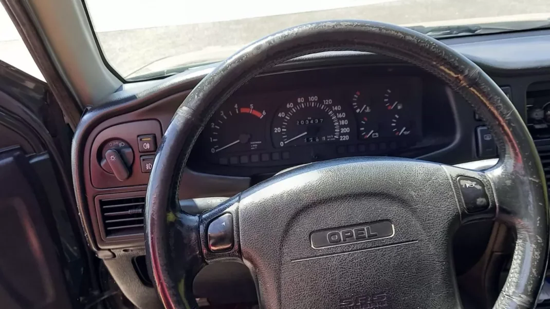 Opel Frontera 1998 - 4999 EUR, 216000 km - AUTO.MOTO.pt - 216000km - foto 12 de 21