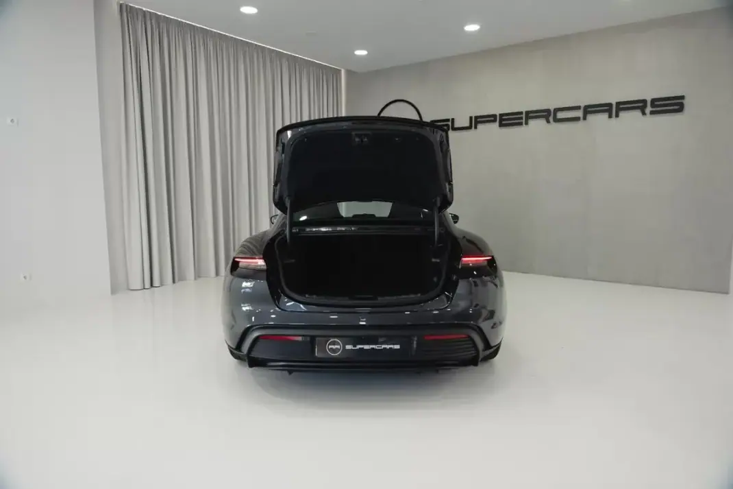 Porsche Taycan 2020 - 59950 EUR, 87282 km - 87282km - foto 19 de 46