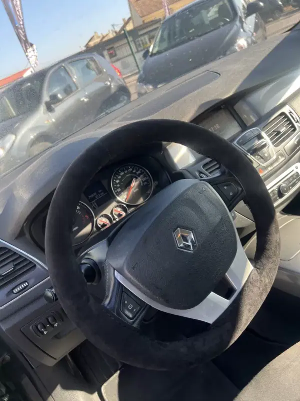 Renault Laguna Break 2013 - 6250 EUR, 244000 km - AUTO.MOTO.pt - 244000km - foto 4 de 4