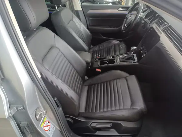 Volkswagen Passat 2017 - 18390 EUR, 112082 km - AUTO.MOTO.pt - 112082km - foto 23 de 40