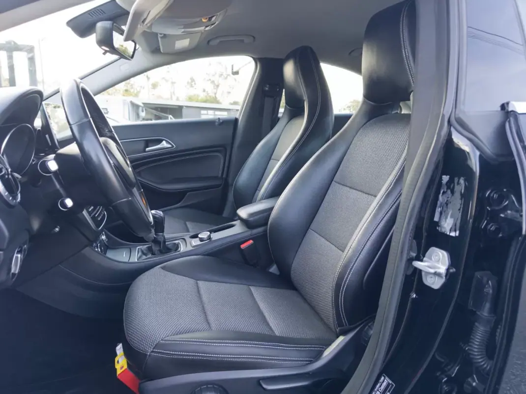 Mercedes-Benz CLA 180 2014 - 16990 EUR, 145000 km - AUTO.MOTO.pt - 145000km - foto 29 de 32