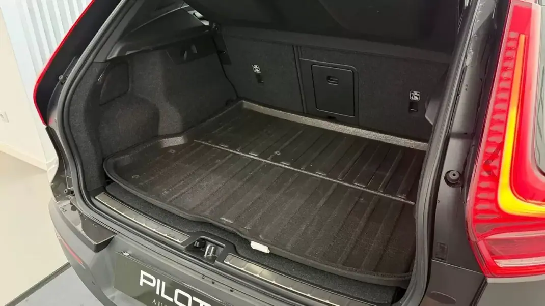 Volvo XC 40 2018 - 24990 EUR, 65080 km - 65080km - foto 12 de 30