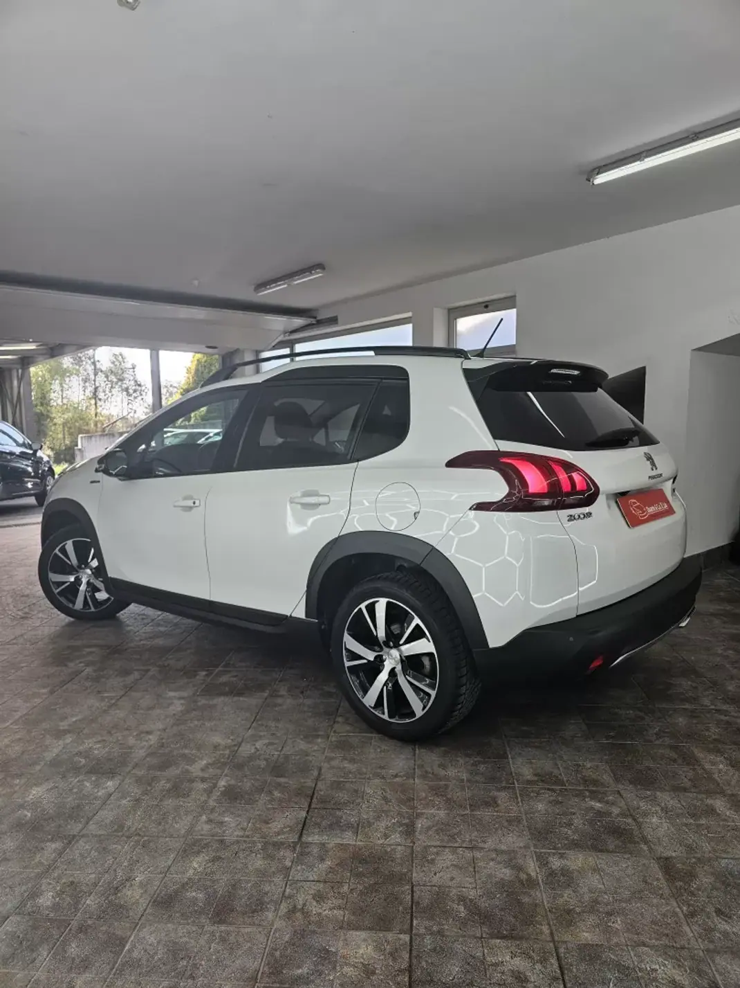 Peugeot 2008 2019 - 12850 EUR, 138694 km - AUTO.MOTO.pt - 138694km - foto 11 de 35