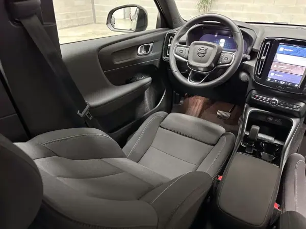 Volvo XC 40 2023 - 29950 EUR, 49881 km - AUTO.MOTO.pt - 49881km - foto 13 de 48