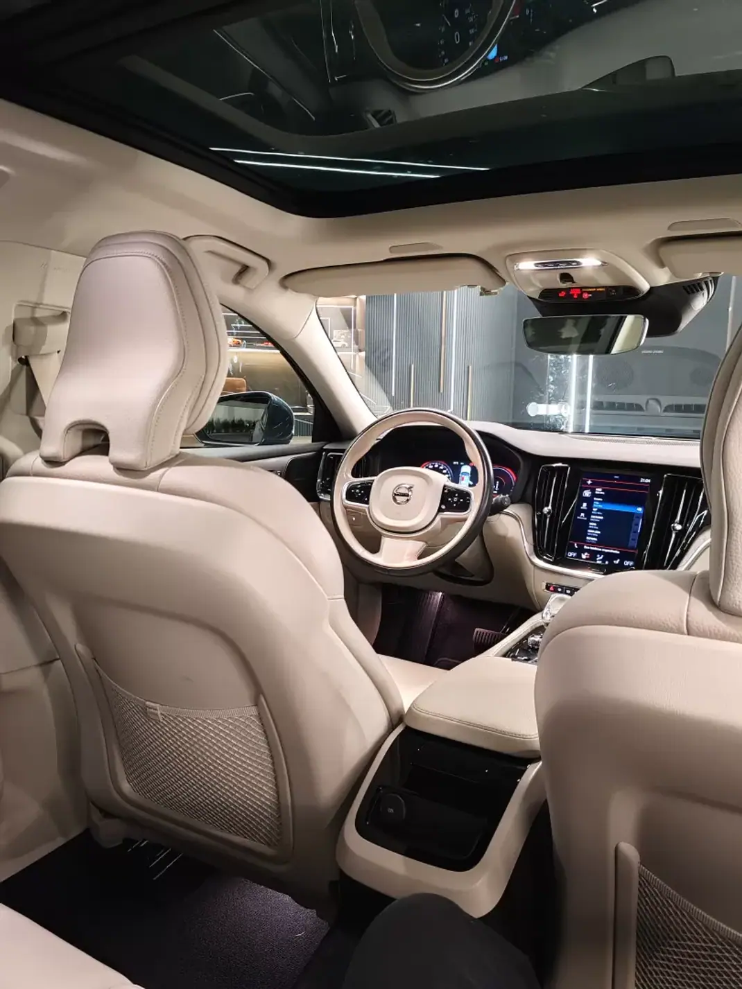 Volvo V60 2021 - 29750 EUR, 109907 km - AUTO.MOTO.pt - 109907km - foto 2 de 17