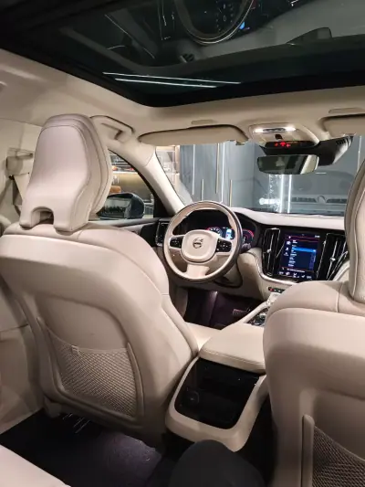 Volvo V60 2021 - 29750 EUR, 109907 km - AUTO.MOTO.pt - 109907km - foto 2 de 17